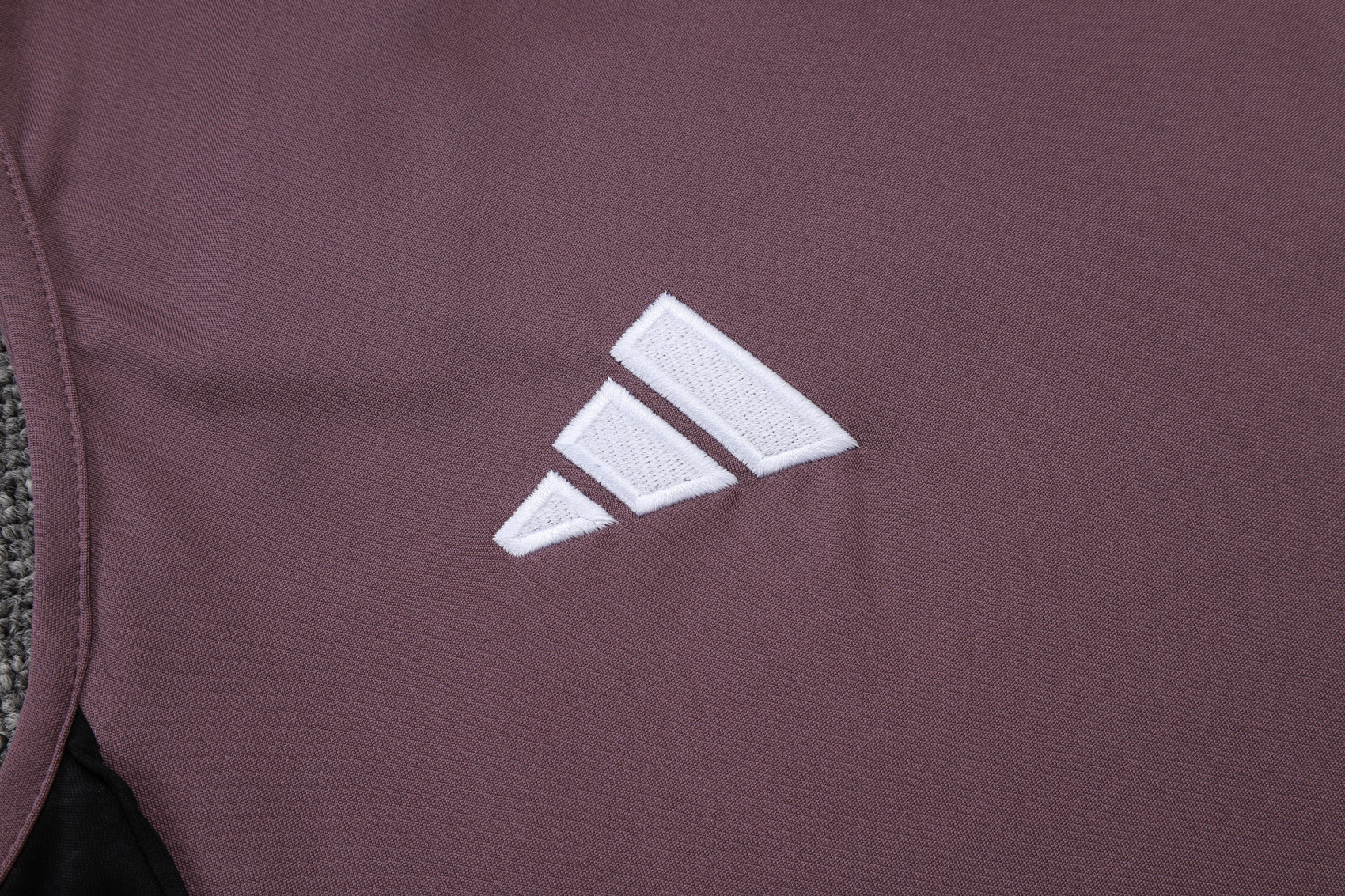 Manchester United Sleeveless Training Kit Purple 2025/26