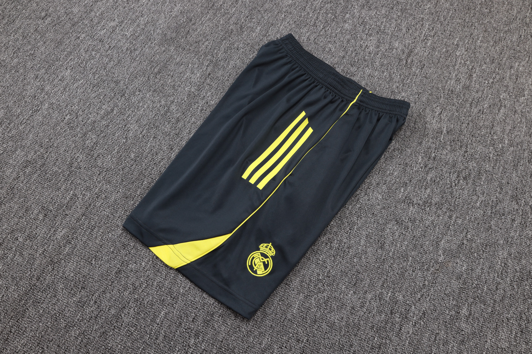 Real Madrid Sleeveless Training Kit Gray 2025/26