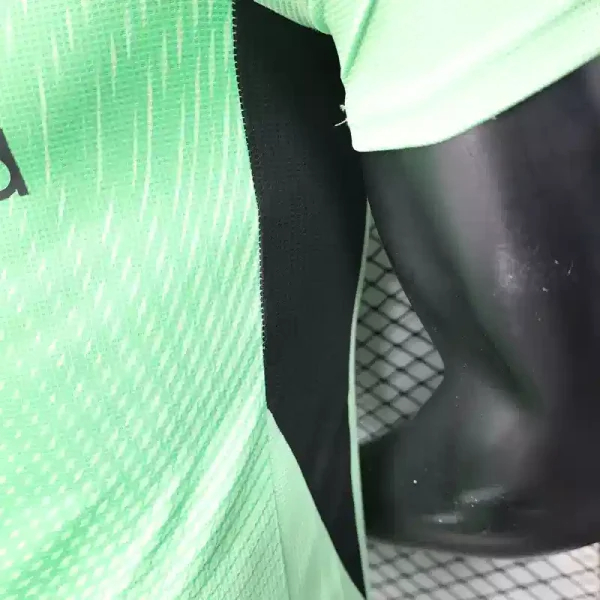 Liverpool Authentic Football Jersey Green Goalkeeper Shirt 2025/26