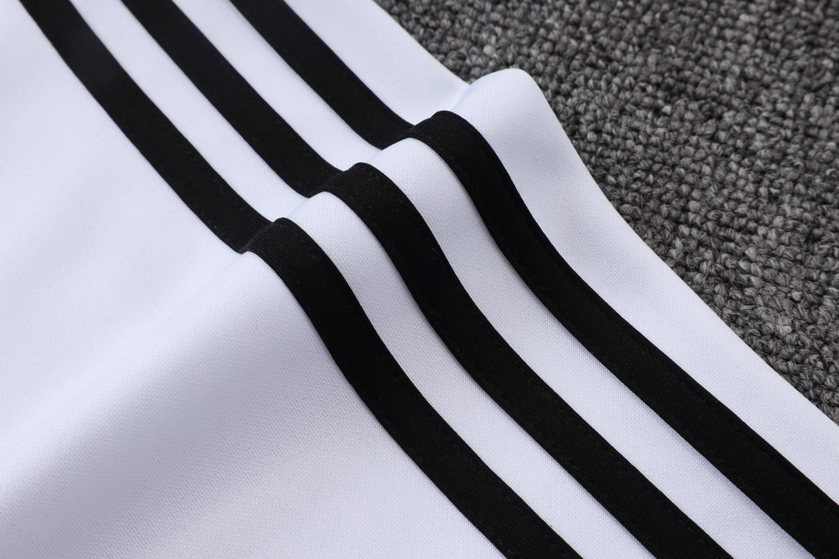 Juventus Training Kit (Sweatshirt+Pants) White 2025/26