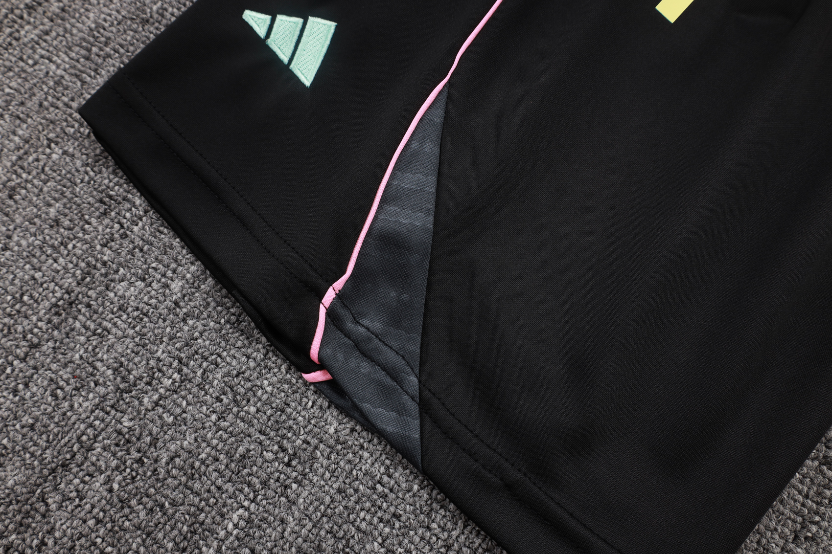 Juventus Sleeveless Training Kit White 2025/26