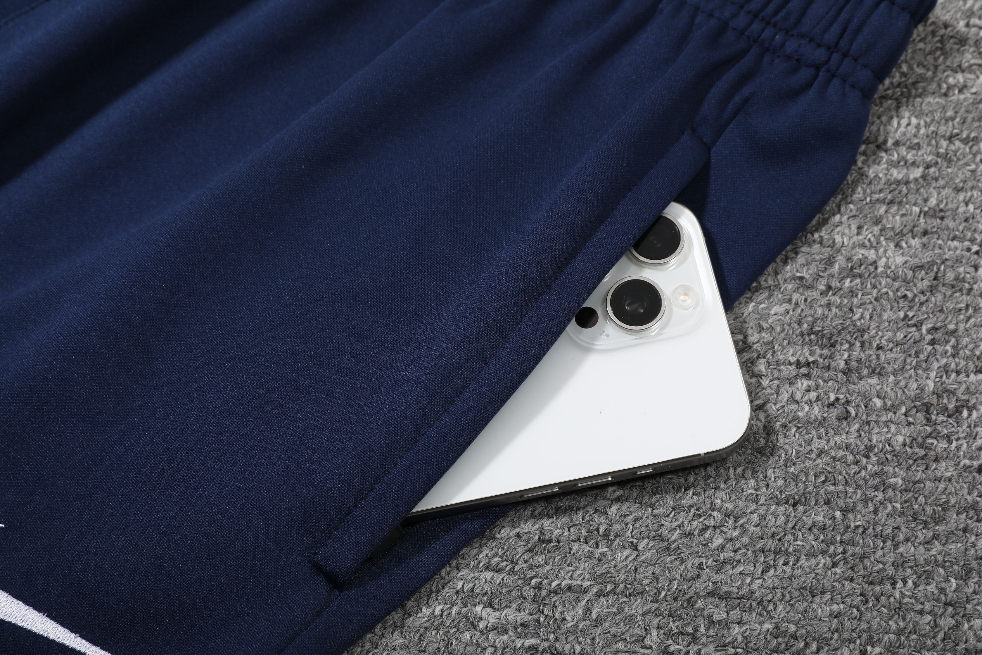 Pumas UNAM Training Kit (Polo+Pants) 2025/26