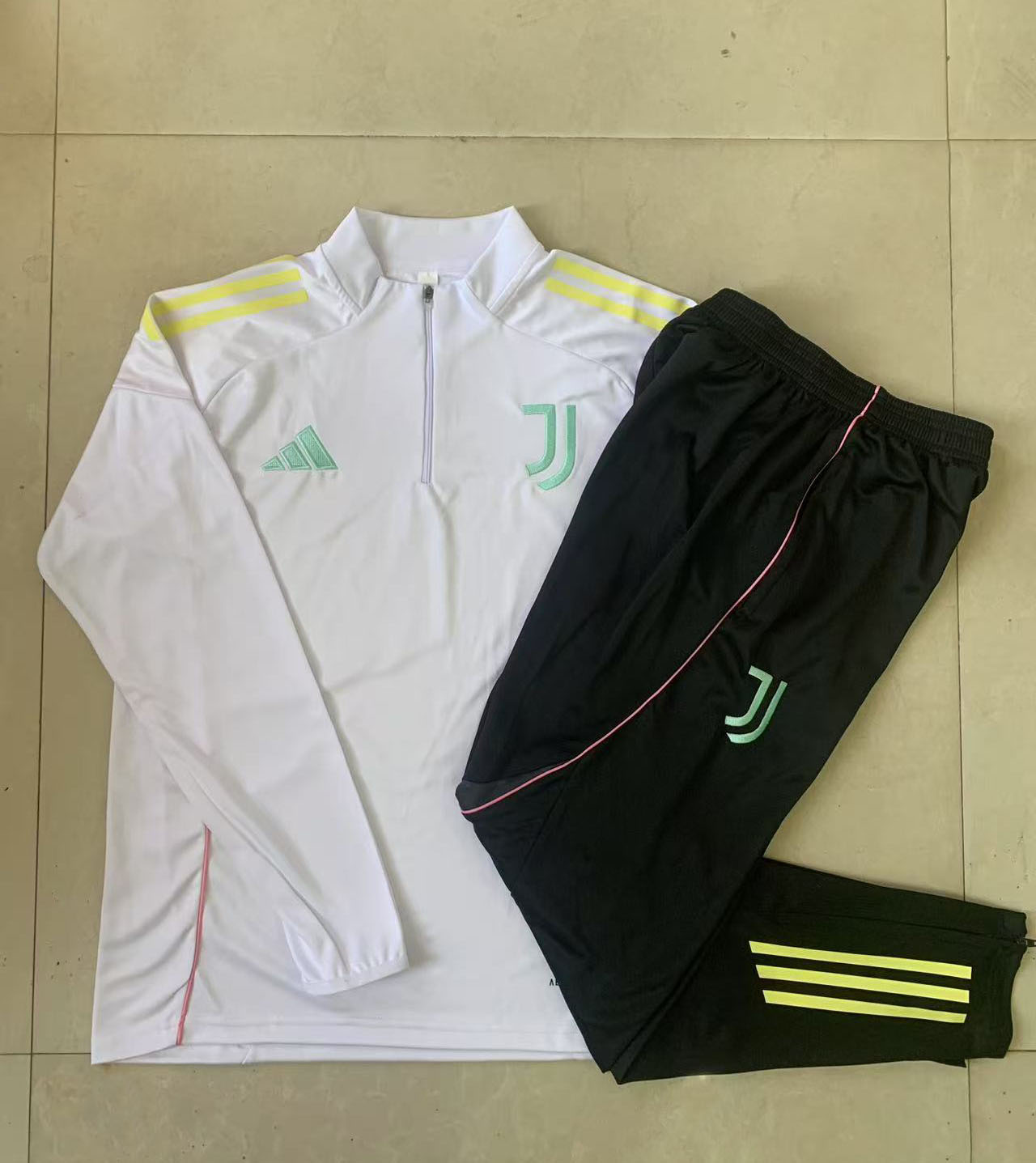 Kids Juventus Training Kit (Sweatshirt+Pants) White 2025/26