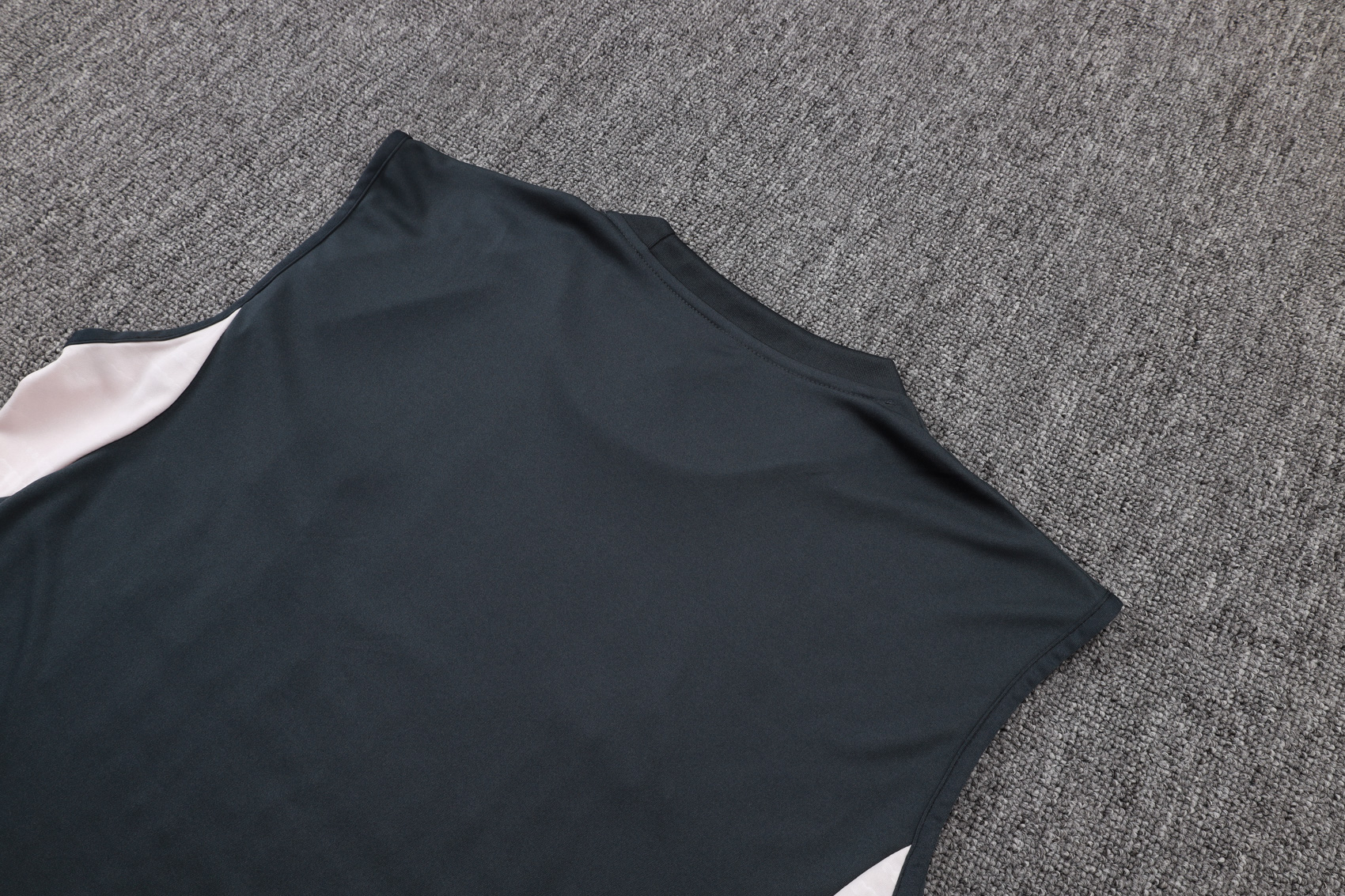 Real Madrid Sleeveless Training Kit Gray 2025/26