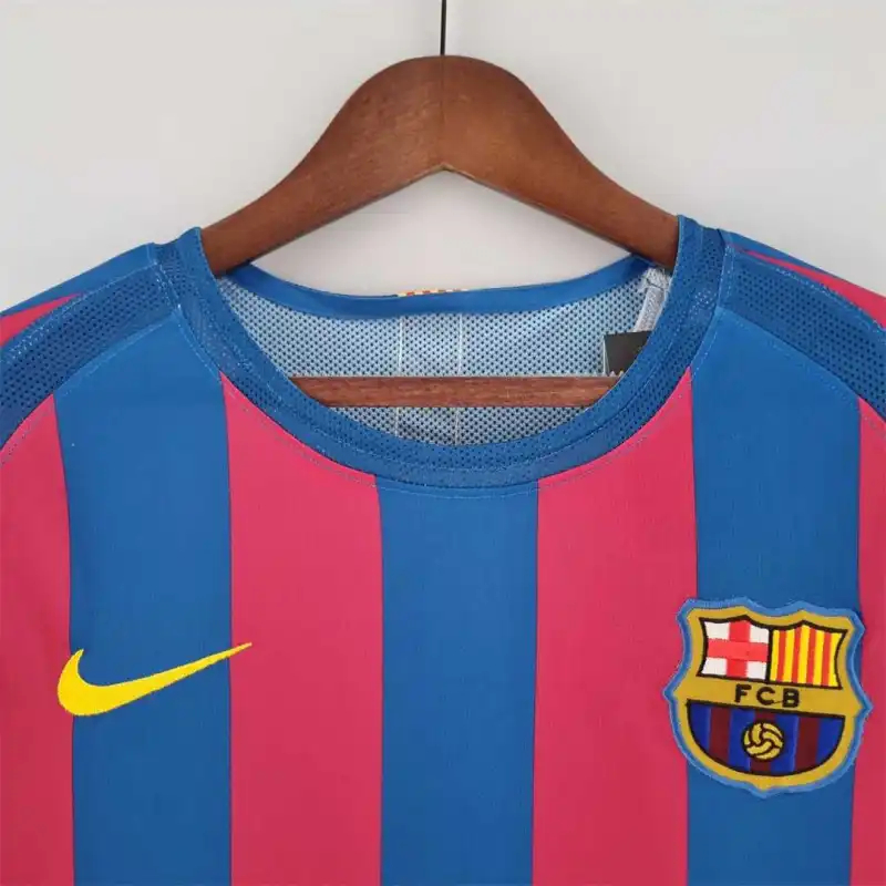Barcelona Retro Jersey Home Long Sleeve Soccer Shirt 2005-06