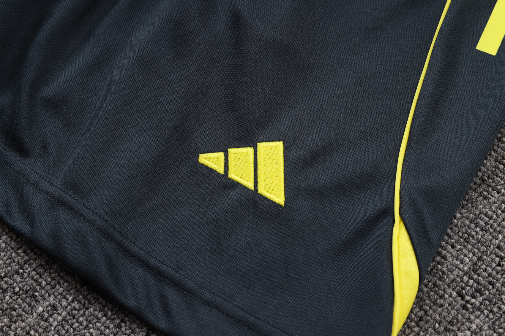 Real Madrid Sleeveless Training Kit Gray 2025/26