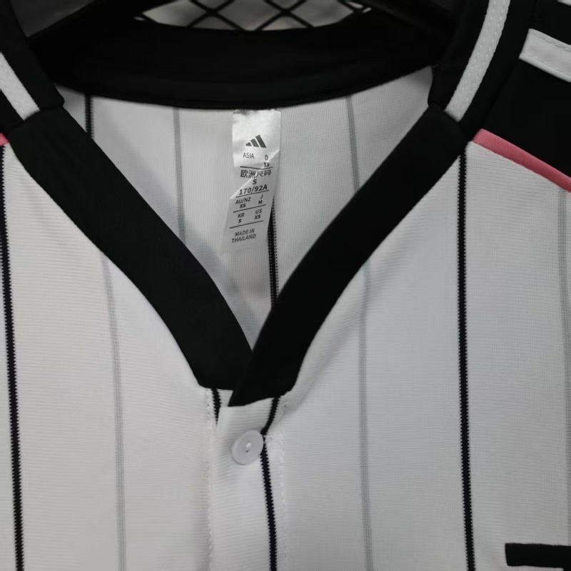 Juventus x US Pack Baseball Custom Shirt 2025/26