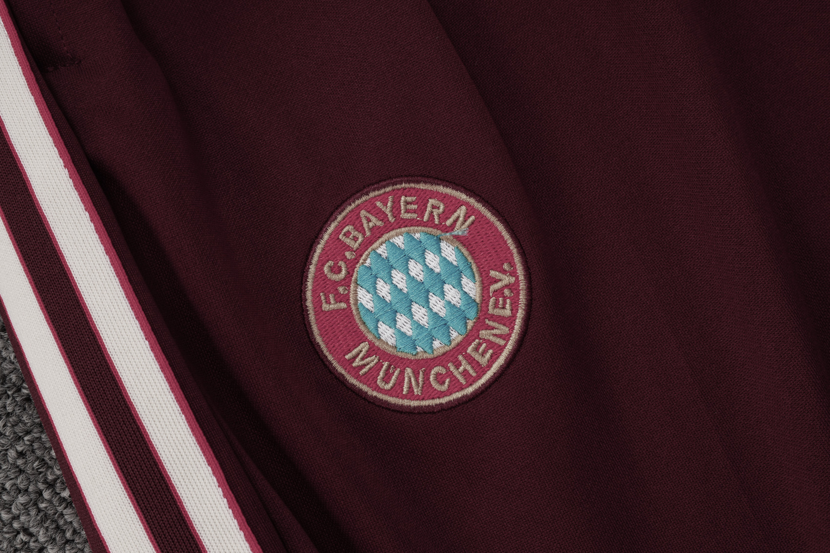Bayern Munich Training Kit (Sweatshirt+Pants) Red 2025/26
