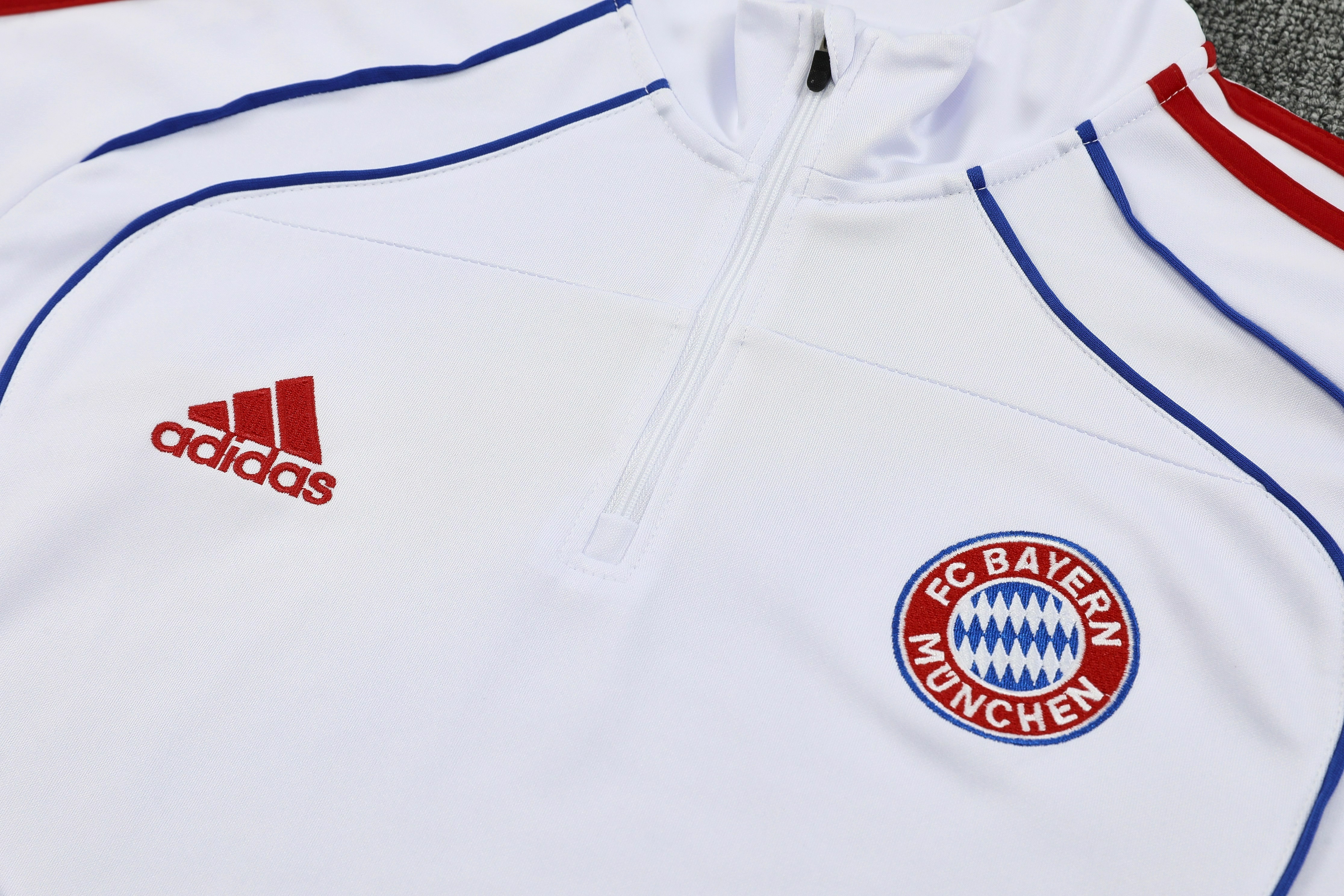 Bayern Munich Authentic Training Kit (Sweatshirt+Pants) White 2025/26 - Player Version