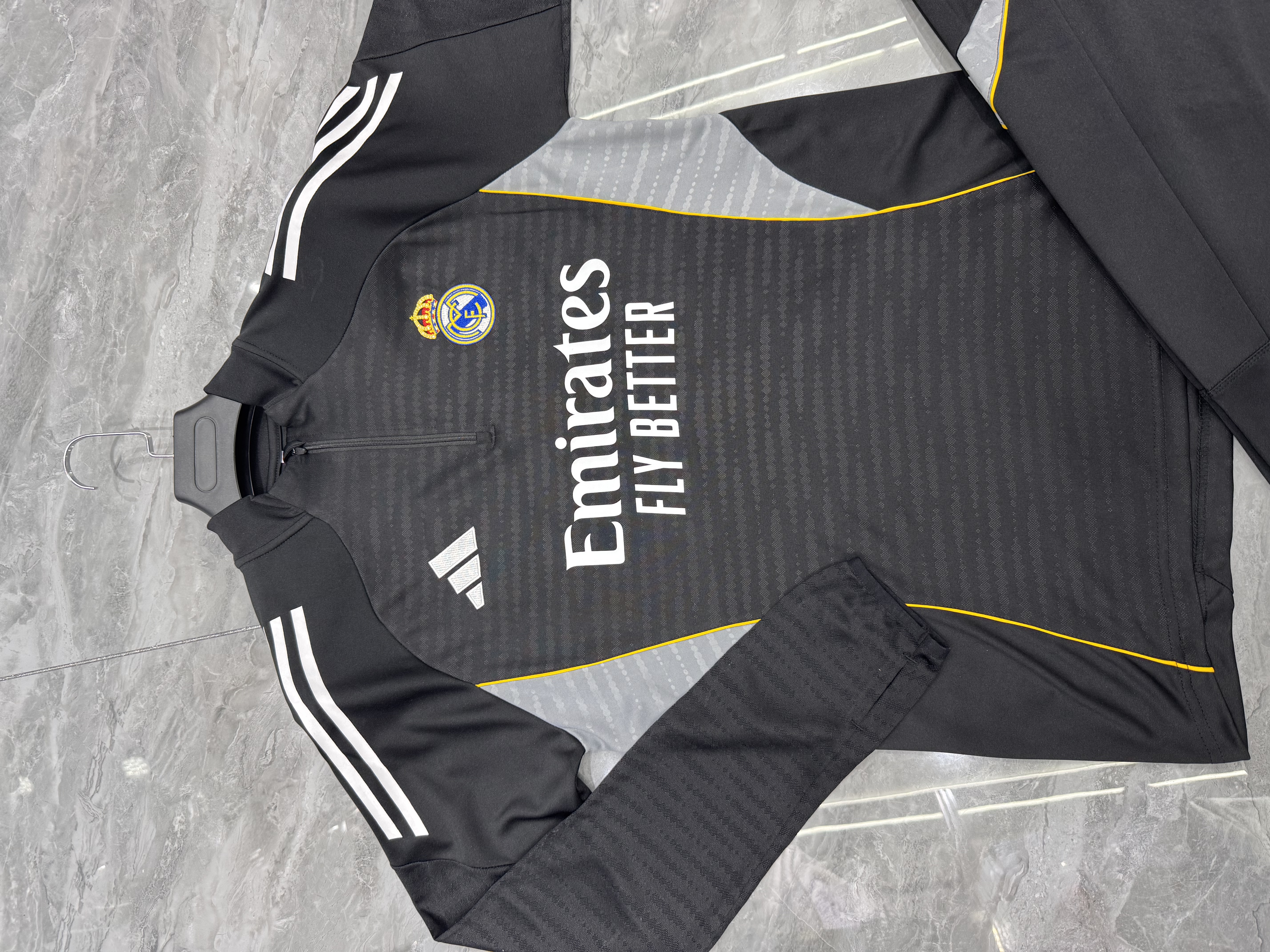 Real Madrid Authentic Training Kit (Sweatshirt+Pants) Black 2025/26 - Player Version