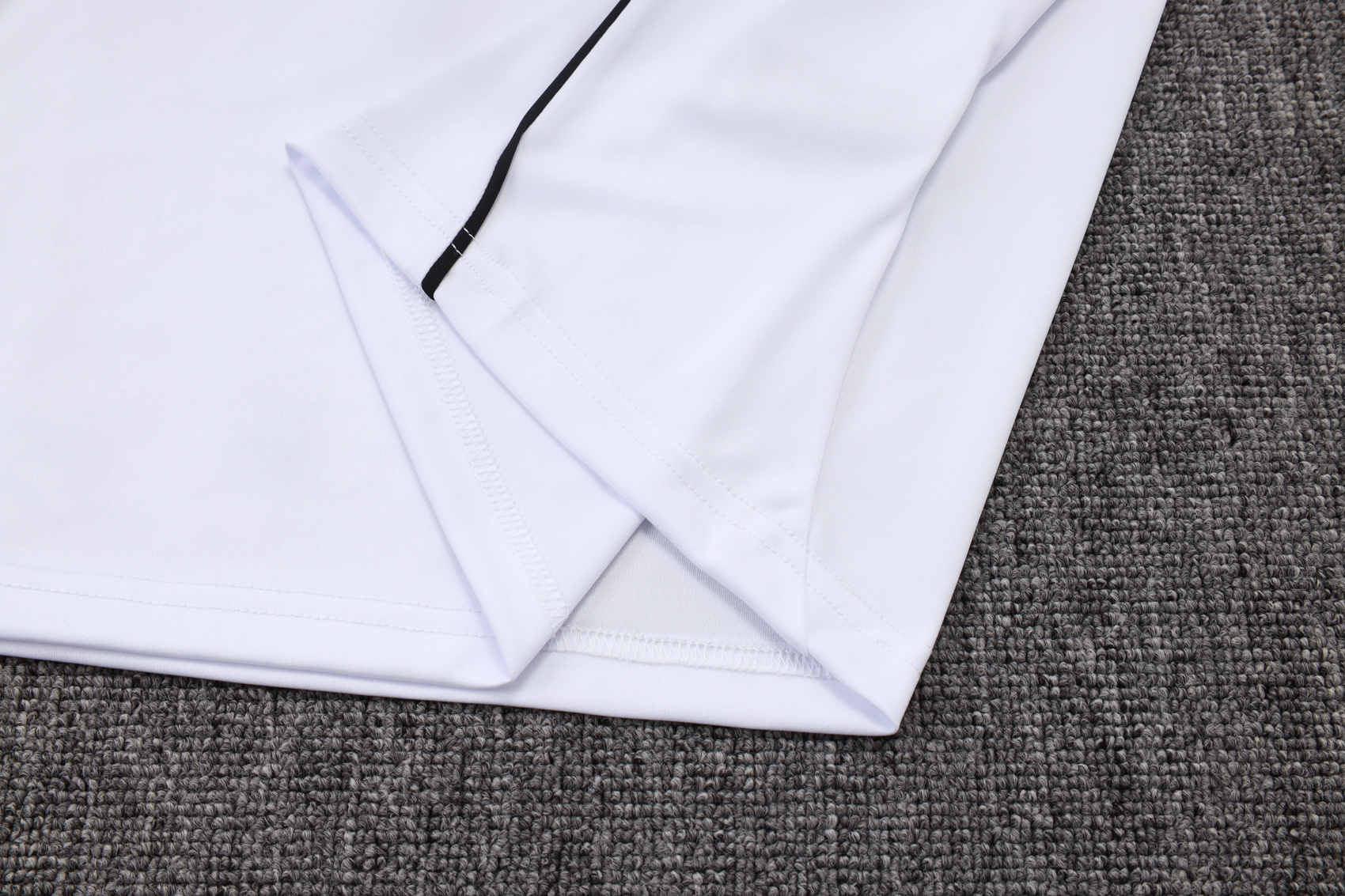 Manchester United Sleeveless Training Kit White 2025/26