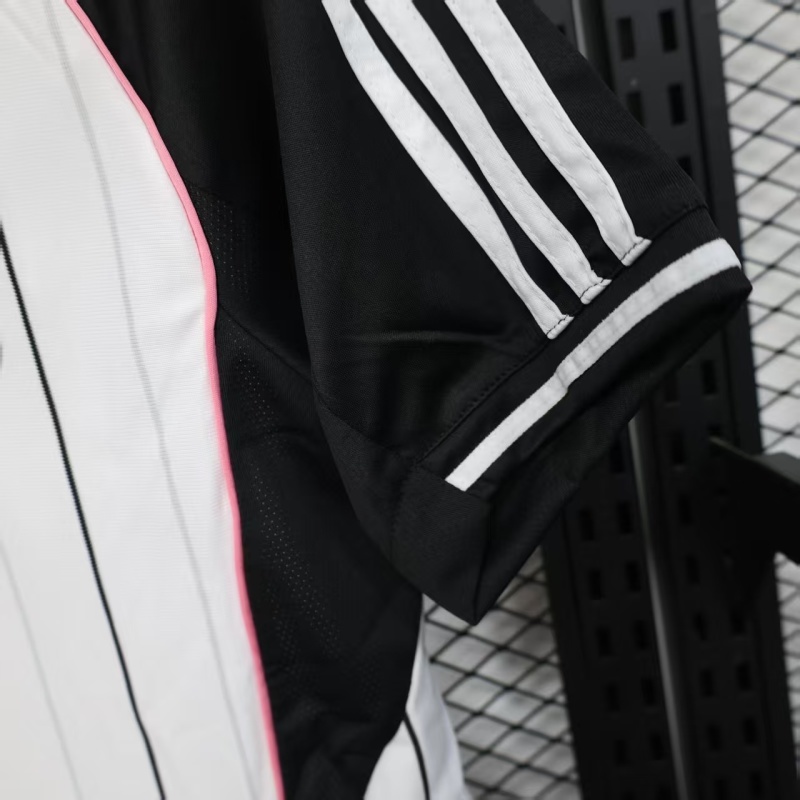 Juventus x US Pack Baseball Custom Shirt 2025/26