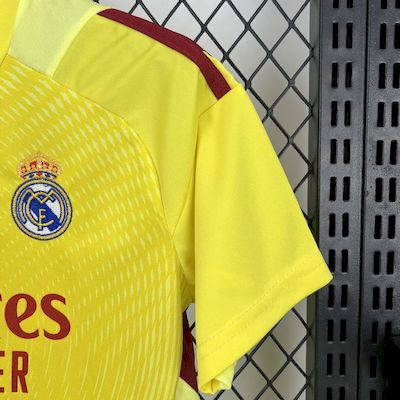 Real Madrid Soccer Jersey Yellow Goalkeeper Kids Kit Jersey+Shorts 2025/26