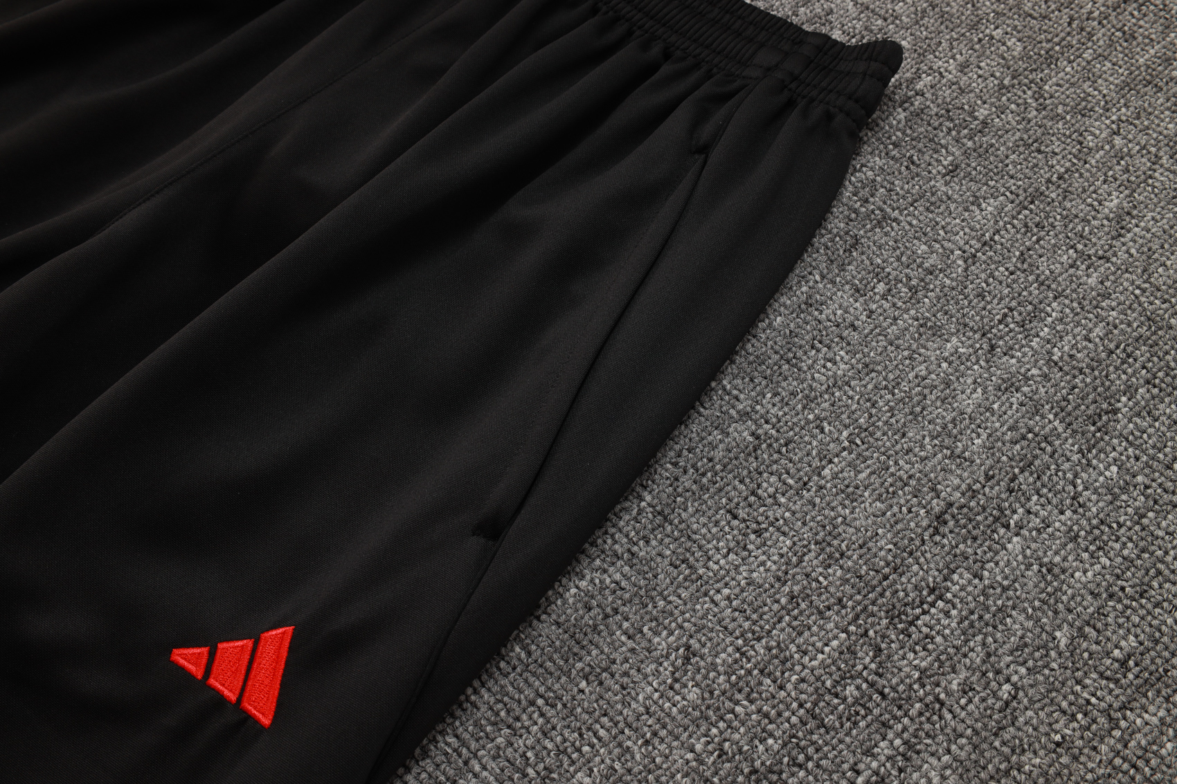 Liverpool Training Kit (Sweatshirt+Pants) Red 2025/26