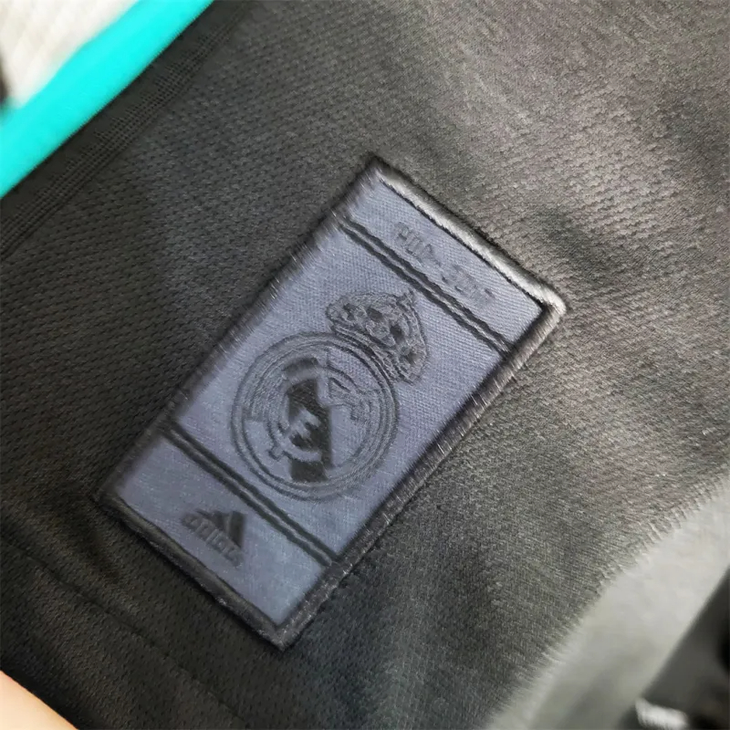 Real Madrid Retro Jersey Away Soccer Shirt 2017/18