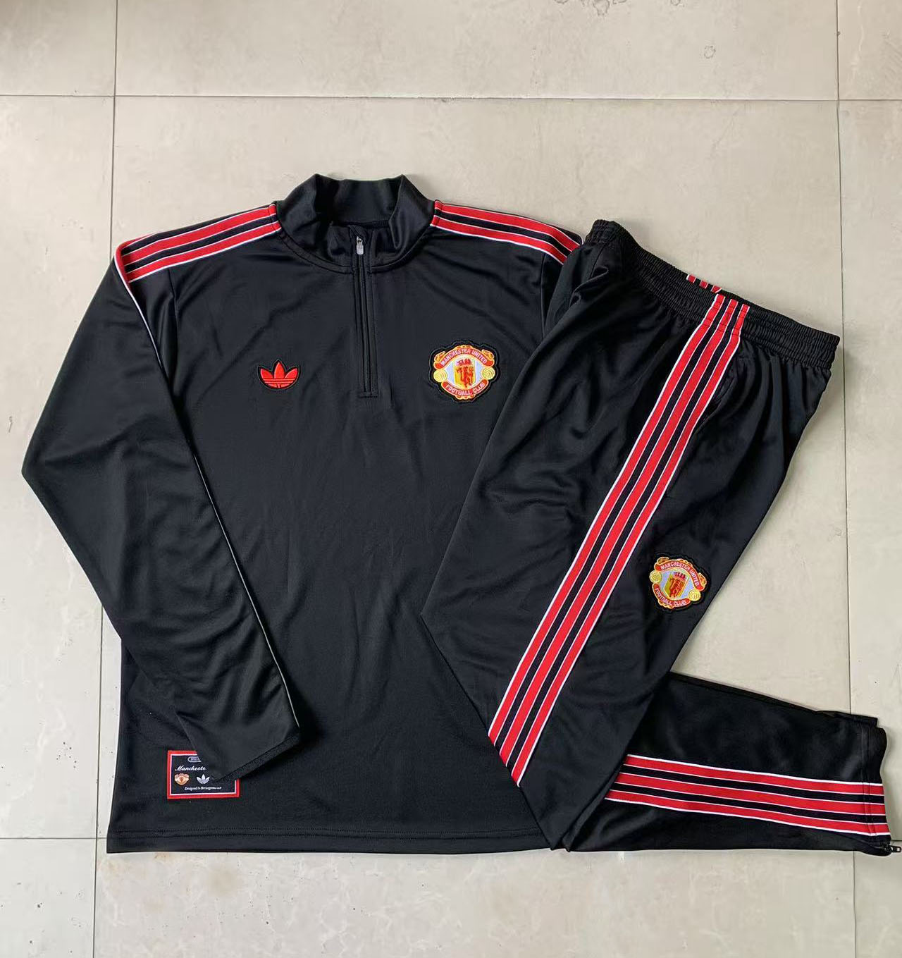 Kids Manchester United Training Kit (Sweatshirt+Pants) Black 2025/26