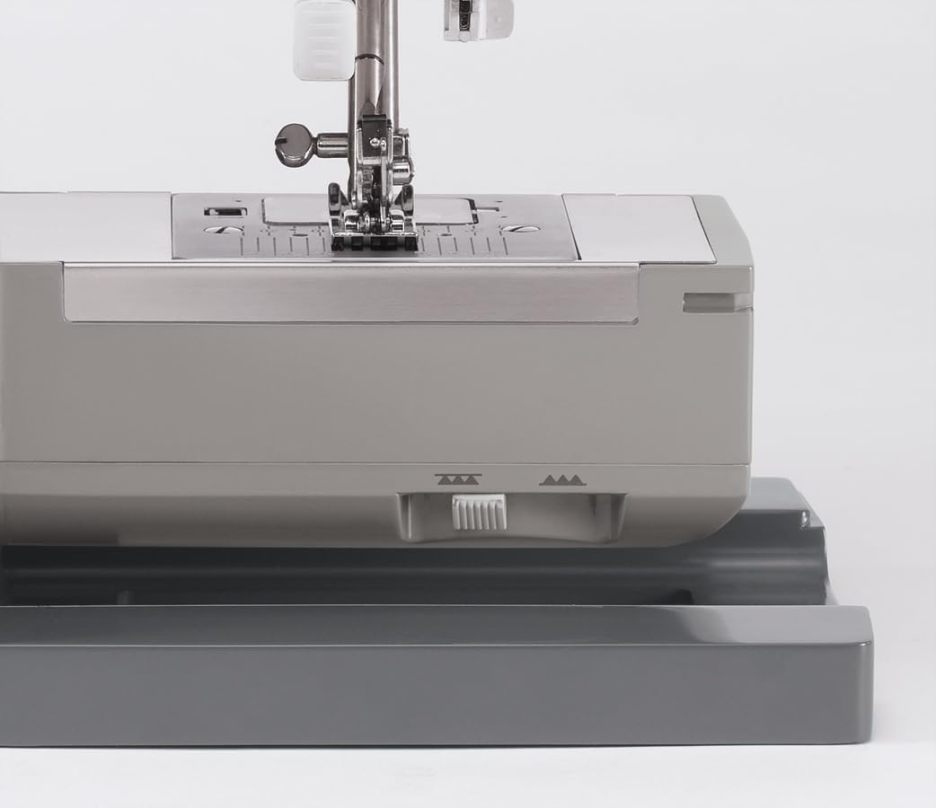 Singer 4411 Heavy Duty Sewing Machine. Gray